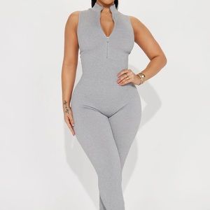 GRAY SEAMLESS JUMPSUIT